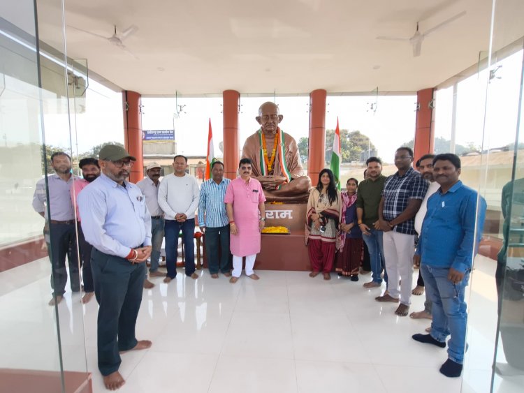 शहीद दिवस पर किरंदुल में INTUC ने दी भावपूर्ण श्रद्धांजलि