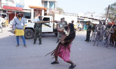 राजिम कुंभ कल्प में नागा साधुओं की भव्य पेशवाई, भस्म रमाए संतों ने किया शस्त्र प्रदर्शन
