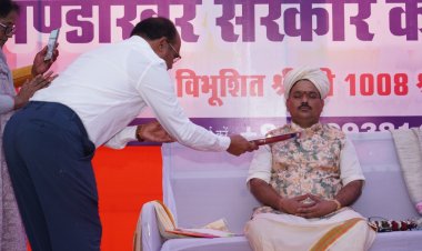 राजिम कुंभ कल्प : संत समागम परिसर में लगा पंडोखर सरकार का दिव्य दरबार