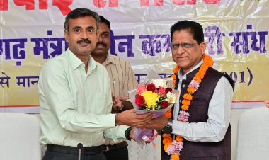 43 वर्षों की गौरवशाली शासकीय सेवा : वरिष्ठ स्टॉफ ऑफिसर दिनेश मिश्रा का सेवानिवृत्त होने पर अधिकारियों-कर्मचारियों ने किया सम्मान