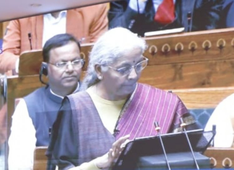 Union Budget : इनकम टैक्स स्लैब में बदलाव नहीं, कैंसर की 17 दवाइयां कस्टम ड्यूटी फ्री, 3 आयुर्वेदिक एम्स