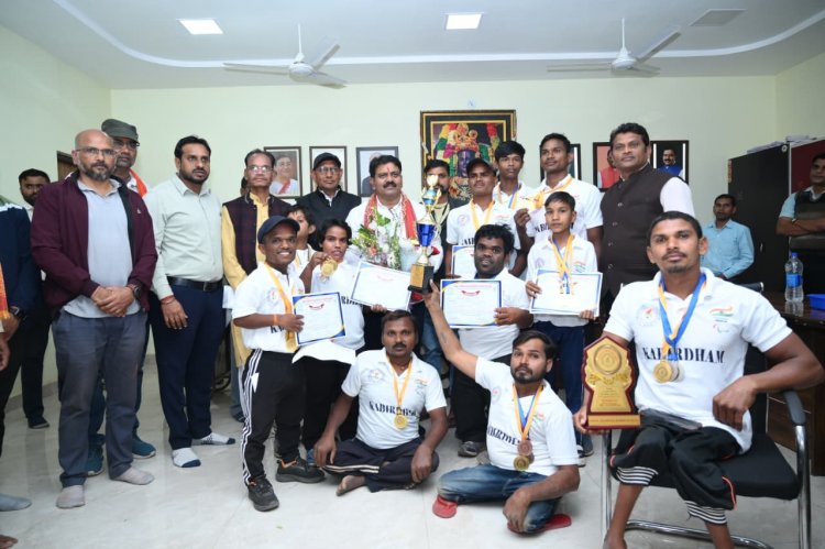 कबीरधाम जिले को 13 पैरा खिलाड़ियों ने 32 पदक जीतकर बनाया ओवरऑल चौंपियन,उप मुख्यमंत्री विजय शर्मा से मिले
