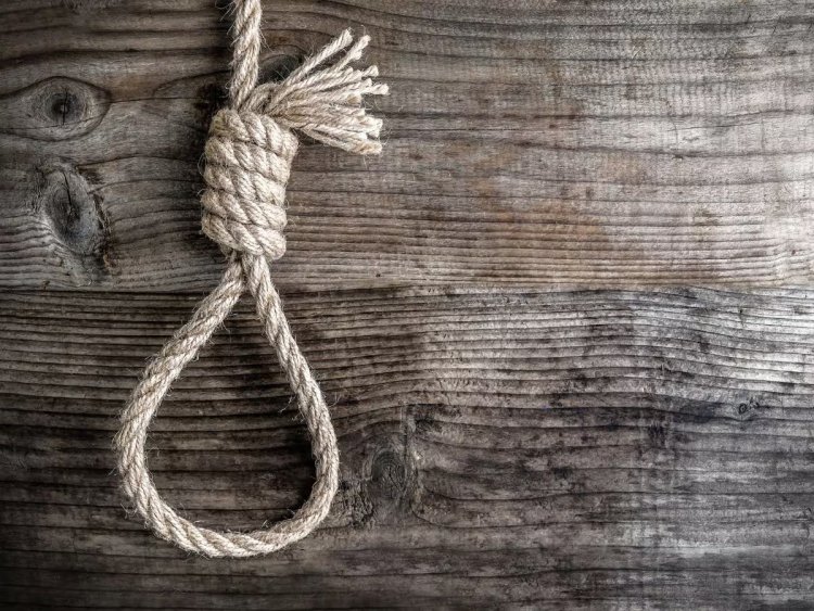 जगदलपुर: खूनी संघर्ष में बदला पति-पत्नी का विवाद, पत्नी की हत्या के बाद पति ने लगाया फंदा