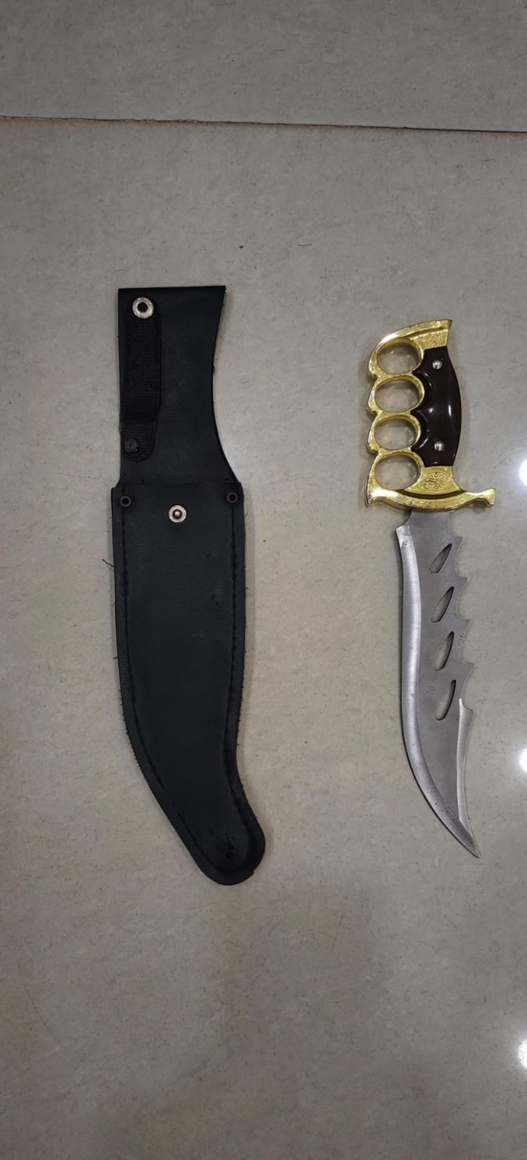 दिनदहाड़े चाकूबाजी से दहशत, बैरन बाजार में युवक पर जानलेवा हमला