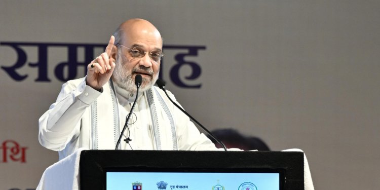 अमित शाह के आने से पहले करोड़ों के इनामी 51 नक्सलियों का सरेंडर