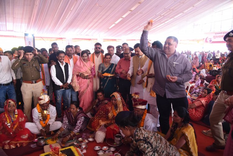 मंत्री राजेश अग्रवाल ने नवदंपतियों को सुखद एवं खुशहाल वैवाहिक जीवन की दी शुभकामनाएं