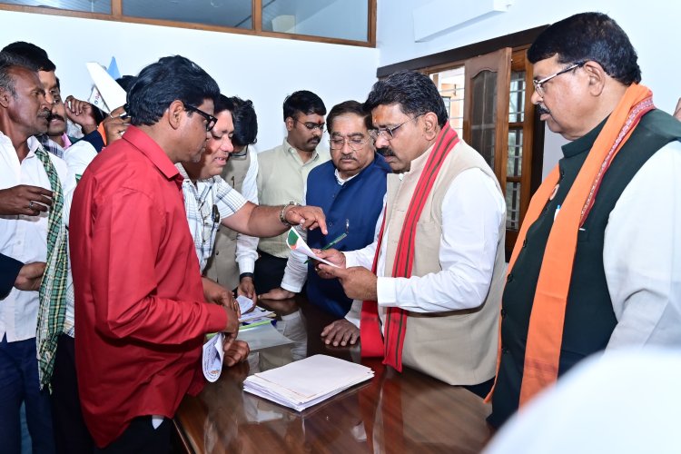 उपमुख्यमंत्री विजय शर्मा ने सहयोग केंद्र में प्राप्त आवेदनों का त्वरित निराकरण करने दिए निर्देश