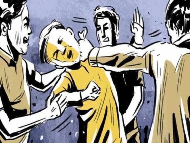 रायपुर: मालवीय रोड पर स्कूली छात्रों के बीच जमकर चले लात-घूंसे, 'गर्लफ्रेंड' पर कमेंट को लेकर हुआ विवाद