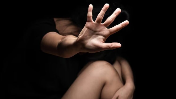 सहेलियों ने ही किया विश्वासघात : छात्रा को नशीला पदार्थ पिलाकर भाई से कराया रेप