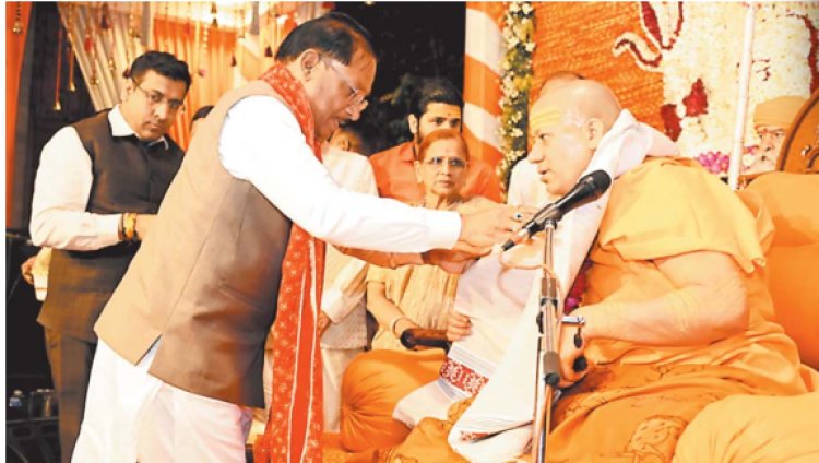 महामंडलेश्वर कैलाशनंद गिरी से मिले सीएम