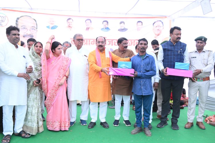 सीएम साय के जन्मदिन पर डिप्टी सीएम साव ने वनग्राम में लगाई जनचौपाल,लाखों के  विकास कार्यों की घोषणा