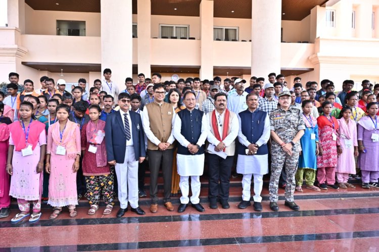 लोकतंत्र के इतिहास का एक अविस्मरणीय दिन : गनतंत्र छोड़कर गणतंत्र में आने युवाओं ने विधानसभा में देखी जनतांत्रिक प्रक्रिया