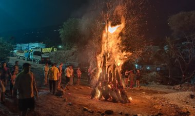 किरंदुल मुख्य बाजार में आधी रात श्रद्धा के साथ हुआ होलिका दहन, युवाओं ने संभाली व्यवस्था