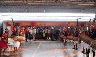 केरल की एथलेटिक्स टीम पहुंची जगदलपुर, पारंपरिक लोकनृत्य से हुआ भव्य स्वागत