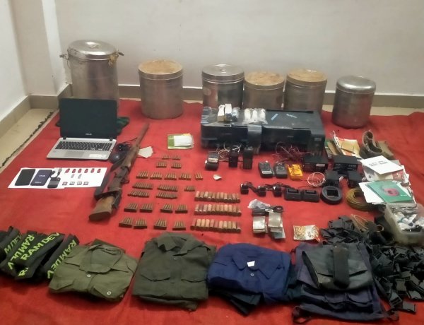 CG Big News : जंगल में माओवादियों का मिला बड़ा डम्प,46.31 लाख नकद, भारी मात्रा में हथियार-गोला-बारूद बरामद