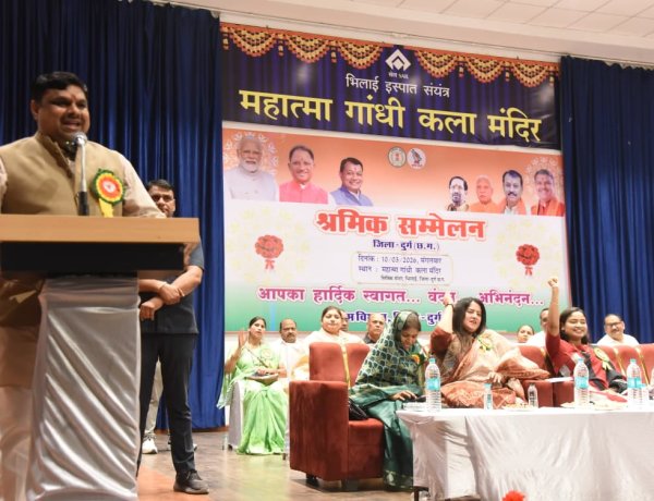 विभिन्न योजनाओं से श्रमिक परिवारों को मिल रही आर्थिक सहायता : मंत्री गजेंद्र यादव