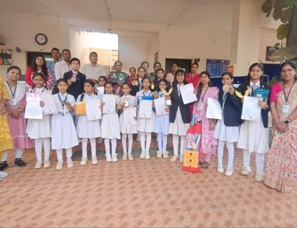 अंतरराष्ट्रीय रंगोत्सव प्रतियोगिता के प्रतिभागियों को वितरण किया गया पुरस्कार