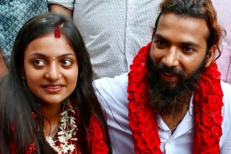 महाकुंभ से रातों-रात मशहूर हुई मोनालिसा ने रचाई शादी : सिंदूर और मंगलसूत्र में सामने आई पहली तस्वीरें, जानें कौन है दूल्हा