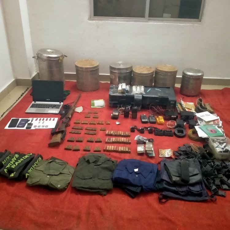 CG Big News : जंगल में माओवादियों का मिला बड़ा डम्प,46.31 लाख नकद, भारी मात्रा में हथियार-गोला-बारूद बरामद