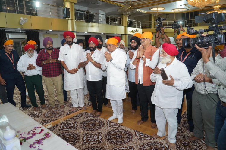 सांसद बृजमोहन अग्रवाल और CM विष्णु देव साय ने नांदेड़ साहिब तीर्थ यात्रा की 25 बसों को दिखाई हरी झंडी