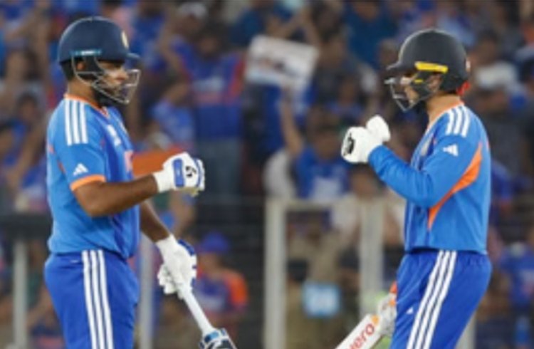 फाइनल में फाइनली चला अभिषेक का बल्ला : भारत का तूफानी आगाज: पावर-प्ले में ही ठोके 92 रन, शर्मा 51 पर आउट