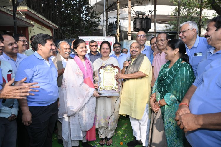 विधायक पुरंदर मिश्रा ने यूपीएससी में 35वीं रैंक लाने वाली वैभवी अग्रवाल को किया सम्मानित