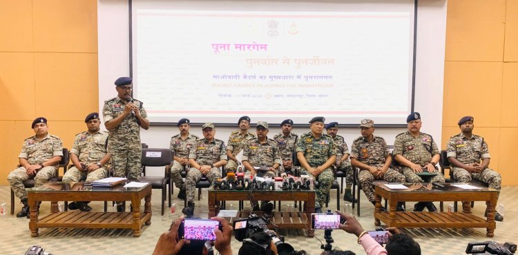 Big News : बस्तर में 108 नक्सलियों ने किया सरेंडर, 3.95 करोड़ का था इनाम,अब तक की सबसे बड़ी हथियार डंपिंग का प्रदर्शन