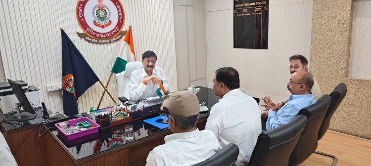 कैट प्रतिनिधिमंडल सहित विभिन्न व्यापारी संगठनों के पदाधिकारियों ने रायपुर के कमिश्नर डॉ. संजीव शुक्ला से मुलाकात की