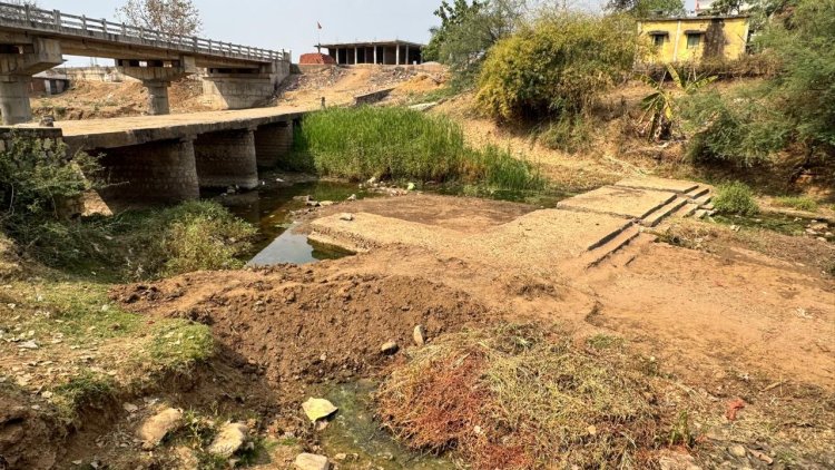 कबीरधाम के डोंगरिया में  मनरेगा कार्य में भारी गड़बड़ी, दो साल में भी कार्य अपूर्ण !