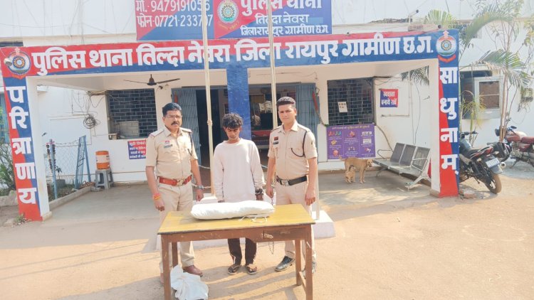 रेलवे ओवरब्रिज के नीचे गांजा बेचने की फिराक में युवक गिरफ्तार,पुलिस ने दबोचा