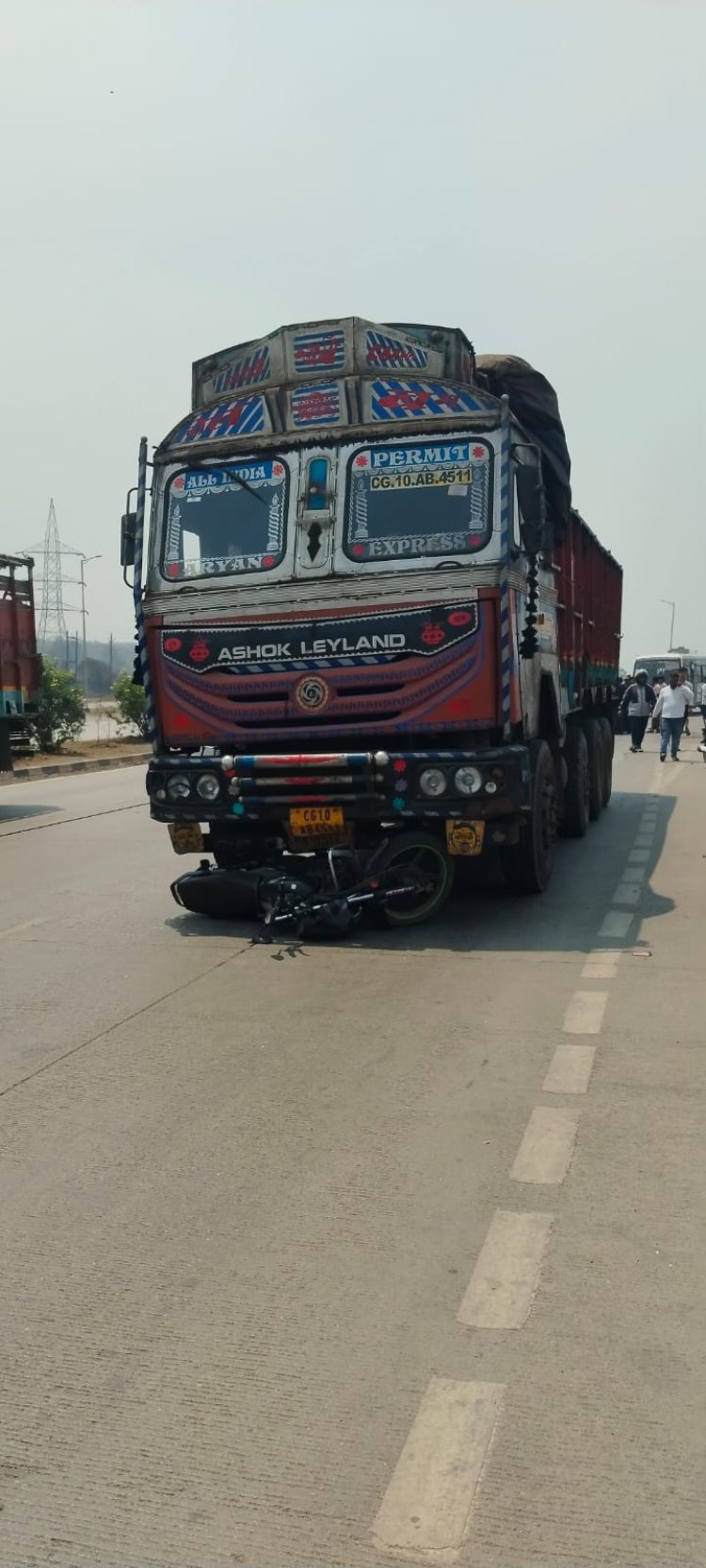 Raipur Breaking : रायपुर में ट्रक की चपेट में आकर बाइक चालक की दर्दनाक मौत 