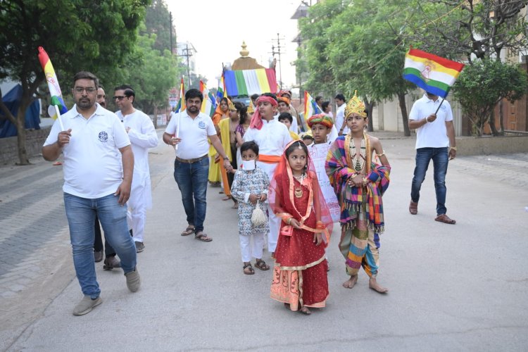 भक्ति के रंग, वीर के संगः भक्ति नृत्य और सुमधुर संगीत के साथ हुआ भगवान महावीर का आगमन