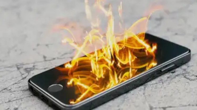 जेब में रखा मोबाइल ब्लास्ट, बुरी तरह से झुलसा छात्र