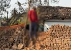 पत्नी के जाने से आहत पति ने प्रेमी के घर के सामने फांसी लगाई, इलाके में सनसनी