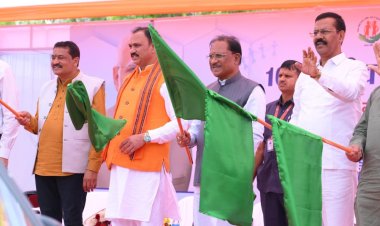 प्रदेश की लाइफलाइन हुई सशक्त: मुख्यमंत्री विष्णु देव साय ने 370 नई एम्बुलेंस को दिखाई हरी झंडी