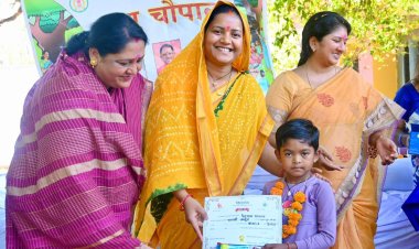 बाल चौपाल में पहुंचीं मंत्री लक्ष्मी राजवाड़े, ग्रामीण महिलाओं-बच्चों से किया सीधा संवाद