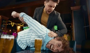 बार में व्यापारी के सिर पर फोड़ी बीयर बोतल, लहूलुहान करके भागा आरोपी