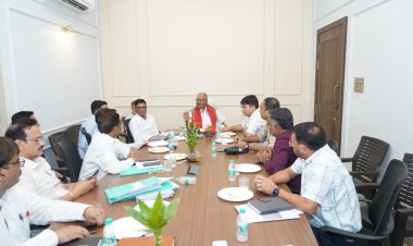 रायपुर की यातायात व्यवस्था को सुधारने और विकास कार्यों को गति देने सांसद बृजमोहन अग्रवाल ने ली उच्च स्तरीय बैठक