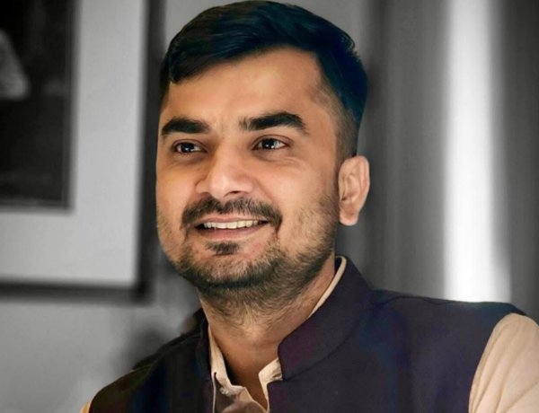 छोटी क्लिनिक से लंदन संसद तक पहुंचे डॉ. उत्कर्ष त्रिवेदी,छत्तीसगढ़ के लिए गौरव का विषय