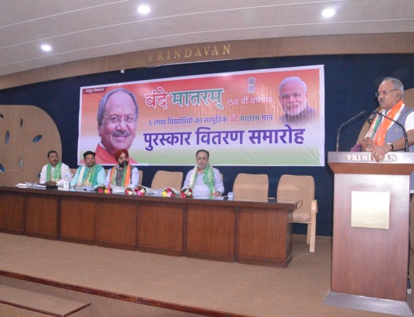 अब देश के लिए मरने की नहीं, बल्कि अच्छा कार्य करते हुए देश के लिए जीने की जरूरतः सांसद बृजमोहन