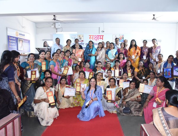 “महिला सम्मान समारोह” आयोजित, 101 महिलाओं को किया गया सम्मान