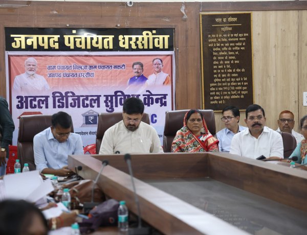 विधायक अनुज शर्मा ने अधिकारियों को दी नसीहत- दफ्तरों से निकलें और धरातल पर काम करें