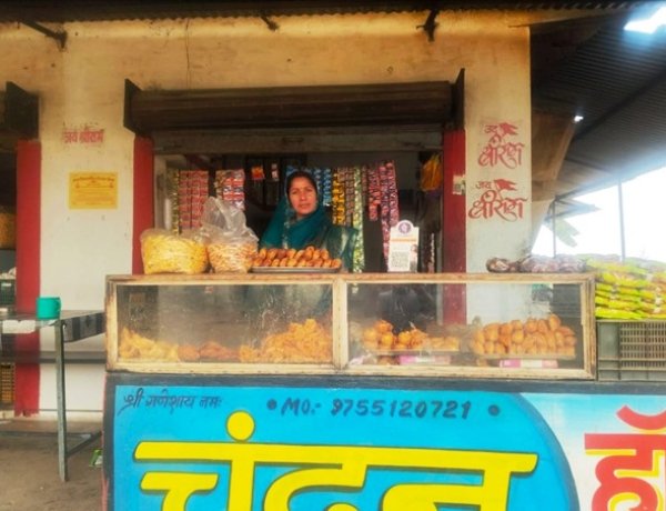 स्व-सहायता समूह से जुड़कर बदली जिंदगी की तस्वीर, स्वरोजगार अपनाकर “लखपति दीदी” बनीं सम्पत्ति प्रजापति