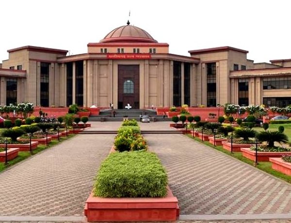 सड़क पर बर्थ डे सेलिब्रेशन पर अब हाईकोर्ट चलाएगा अवमानना का मुकदमा