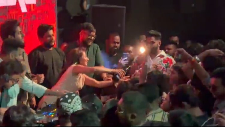 लेट नाइट पार्टी में स्टेज से लड़कियों को पिलाई शराब, तेज म्यूजिक की शिकायत पर पहुंची पुलिस