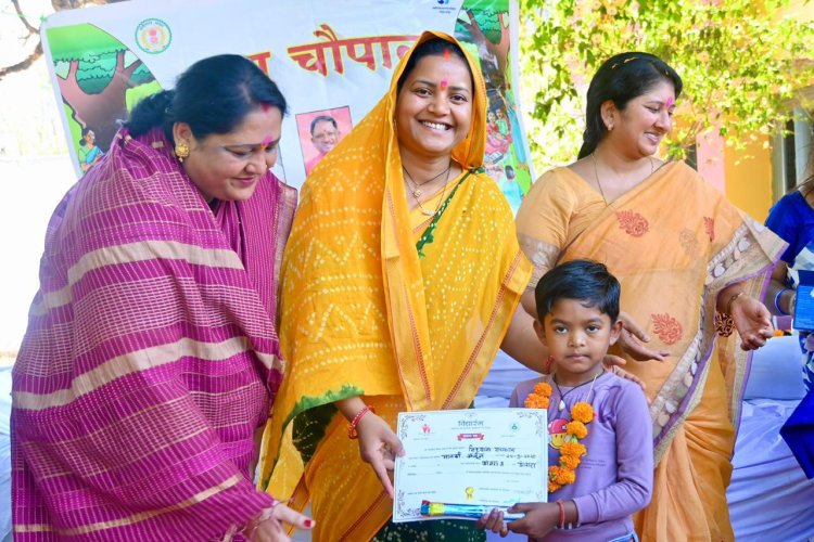 बाल चौपाल में पहुंचीं मंत्री लक्ष्मी राजवाड़े, ग्रामीण महिलाओं-बच्चों से किया सीधा संवाद