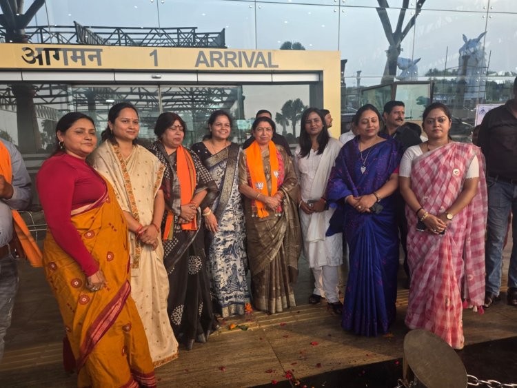 राज्यसभा में शपथ ग्रहण कर रायपुर लौटीं सांसद लक्ष्मी वर्मा,एयरपोर्ट पर हुआ भव्य स्वागत