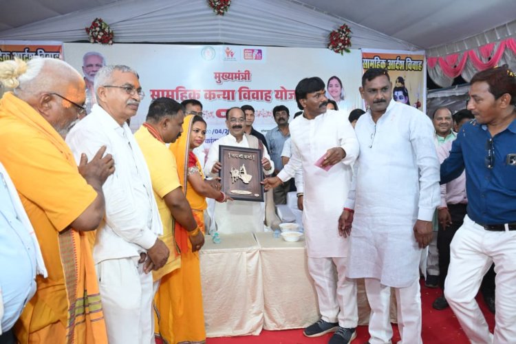 डिप्टी सीएम अरुण साव ने भक्त माता कर्मा से 65 नवदंपति के सुखमय दांपत्य के लिए की प्रार्थना