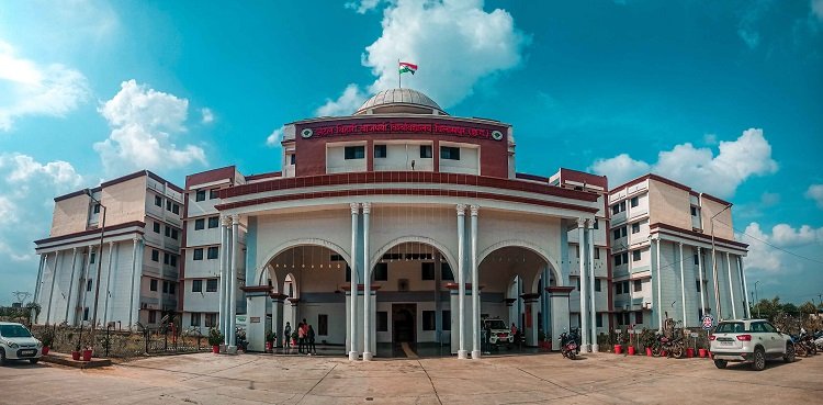 ओवरटेक को लेकर बवाल: विश्वविद्यालय के प्रभारी कुलसचिव से सरेआम मारपीट, दो आरोपी गिरफ्तार