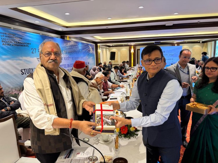 पहलगाम में एस्टीमेट कमेटी की बैठक: सांसद बृजमोहन ने जम्मू-कश्मीर के विकास और बैंकिंग कार्यप्रणाली पर उठाए सवाल 